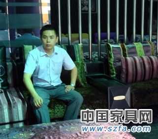 美木黃金家私營銷總監(jiān) 韓波 美木黃金家私營銷總監(jiān) 韓波