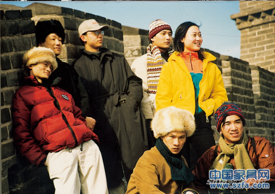 1999年，馬云與阿里巴巴創(chuàng)業(yè)團(tuán)隊在長城。(高清圖集：馬云那些年)