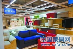 愛蜂巢家居體驗館沙發展區。記者 孫戉攝
