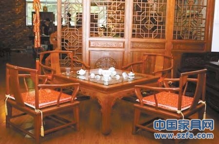 屏風、瓷器、奇石等配以紅木家具更顯濃郁中國風