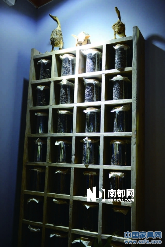 茶桌上的紋路就來自古木本身。