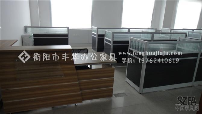 衡陽市豐華辦公家具，專業(yè)做各類辦公屏風(fēng)，辦公屏風(fēng)組合