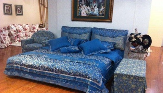 長春市皇家馬車家具有限公司主要對產(chǎn)品的購銷和研發(fā)，近年來公司為廣大客戶提供了高效，高質，放心省心，舒心的優(yōu)質服務的產(chǎn)品保障。 公司為長春眾多家庭服務了沙發(fā)專業(yè)定制，軟床量尺定做、單雙人床、沙發(fā)床、上下床 等業(yè)務，得到了廣大顧客的信賴和認可。  質量管理：嚴格把控每一道制造工序，對原材料、布和海綿的供應商要求其提供環(huán)境保護標準證書。產(chǎn)品干燥速度及防蟲處理都經(jīng)過嚴格測試。類似無紡布這樣的細節(jié)也符合嗅覺環(huán)保標準。公司承諾：我們的產(chǎn)品將帶給您舒適、健康的生活享受。  我們的優(yōu)勢： 1、多年的歐式法式家具設計生產(chǎn)經(jīng)驗  2、公司追求長期穩(wěn)定的業(yè)務合作關系  3、公司位置良好，物流運輸便利  4、實體工廠直接供貨，減少貿(mào)易環(huán)節(jié)成本  5、產(chǎn)品顏色及尺寸可根據(jù)客戶需要更改  6、客戶遍布國內(nèi)各大城市  7、產(chǎn)品出廠到運輸，全程提供質量保證  8、零售業(yè)務具有巨大的數(shù)量優(yōu)勢
